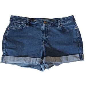 Lane Bryant Womens Short Denim Cuffed Mid-Rise Shorts Size 18 (38Wx3.5L) EUC!